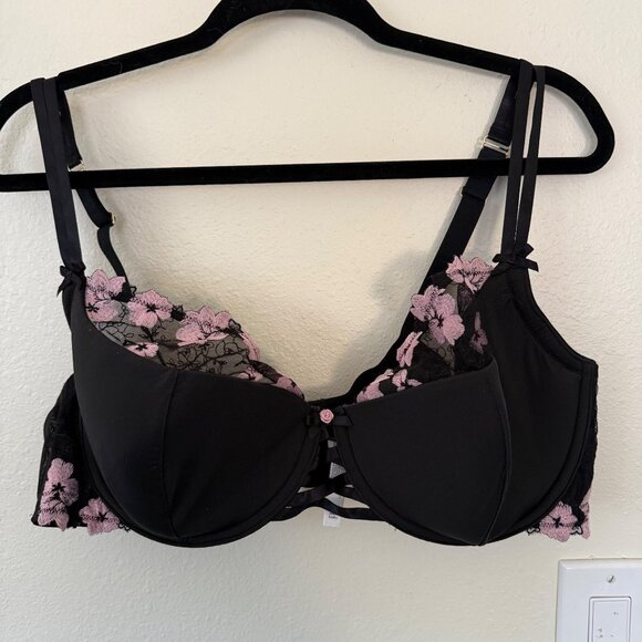 Lane Bryant Cacique Lightly Lined Black Bra with Pink Floral Trim Size 44D - Picture 1 of 4